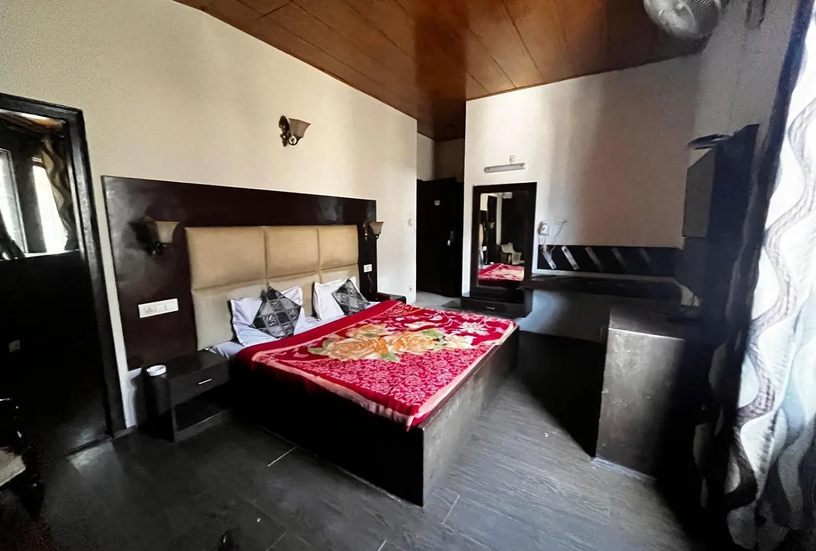 **** Hotel The Cliff Stay Udaipur India